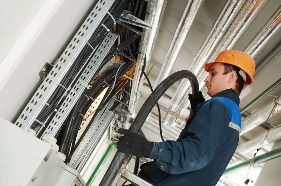Instalaciones eléctricas y técnicas